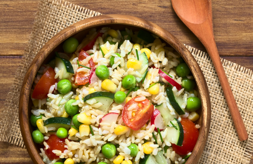 Mediterraner Reissalat mit Olivenöl – der leichte Powersnack voller ...
